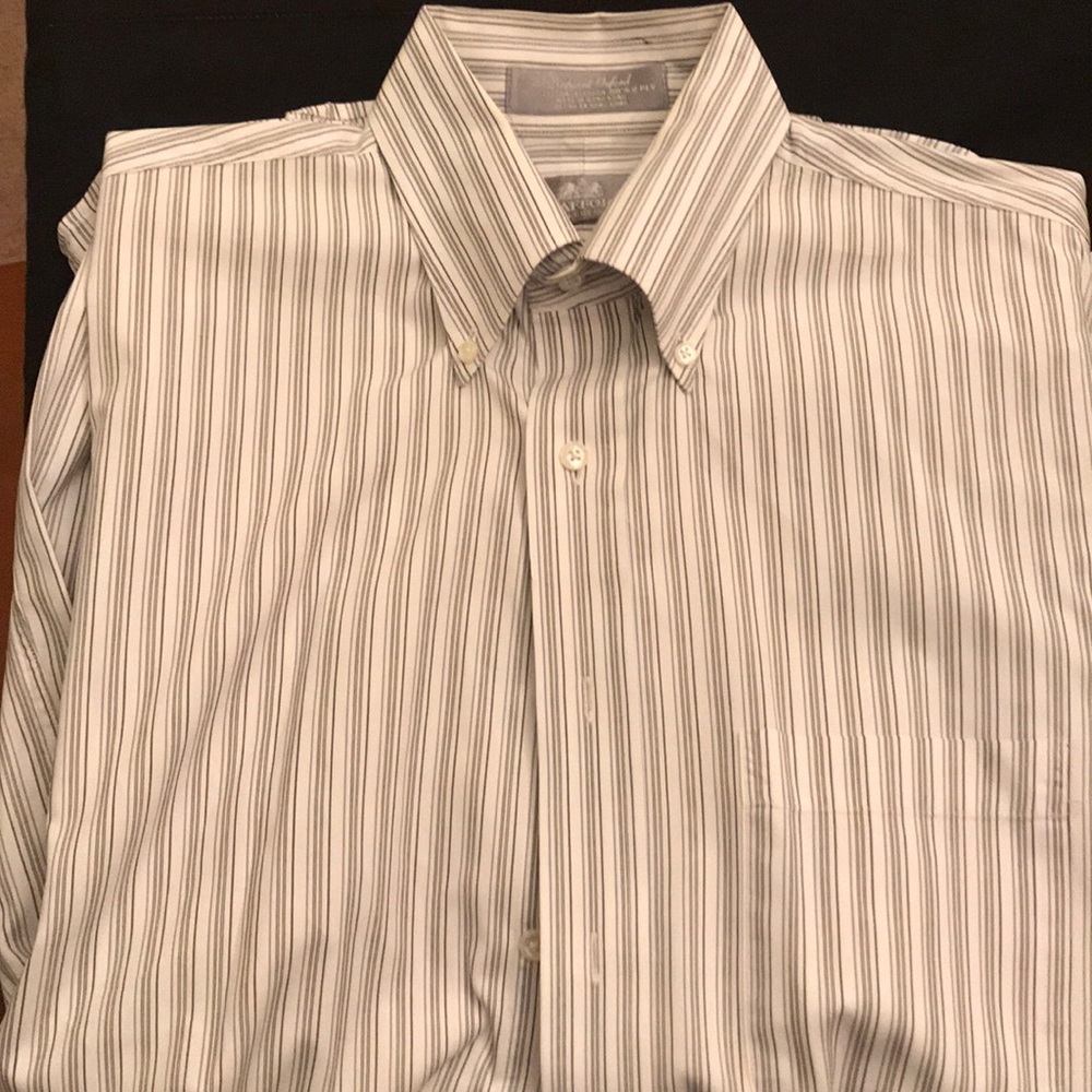 Like new oxford dress shirt.
